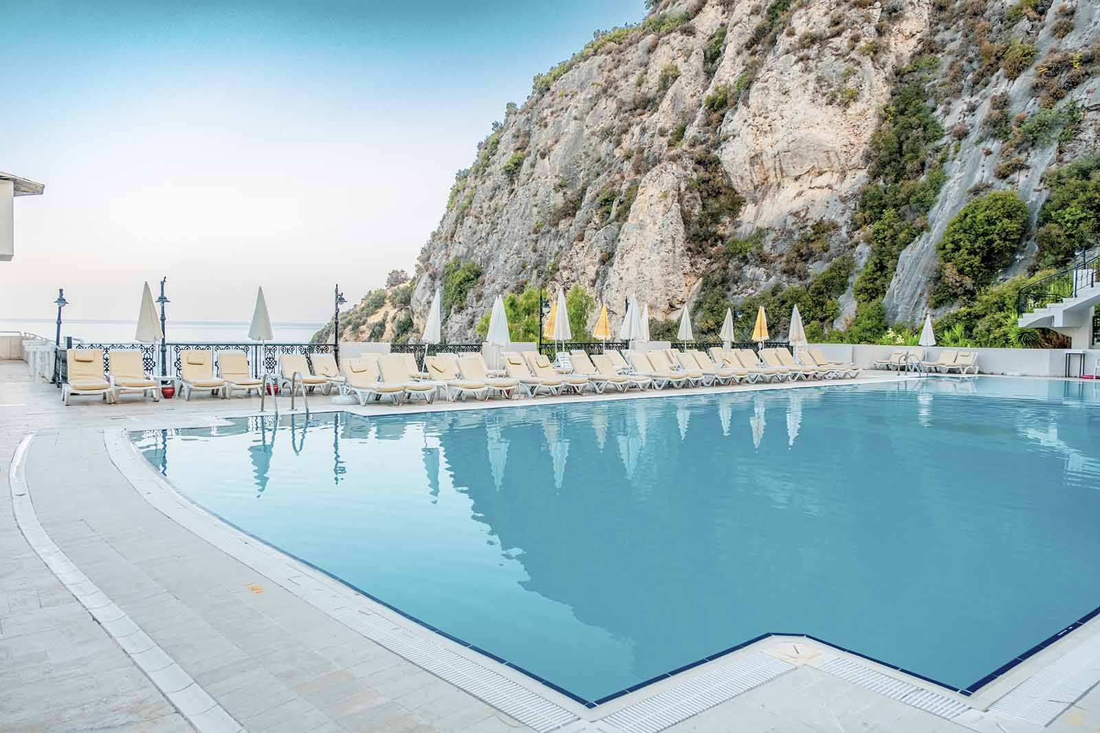 Ladonia Adakule | Reserveren bij Fliickmyhouse