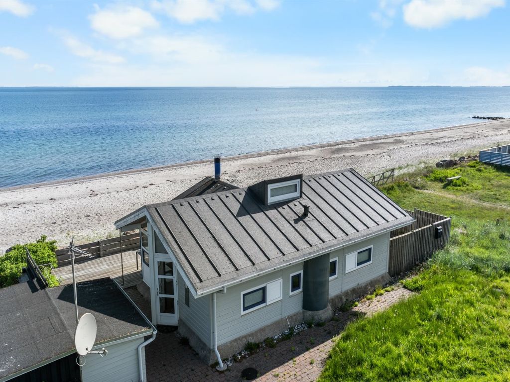 "Amila" - 10m from the sea | Boeken bij Flickmyhouse