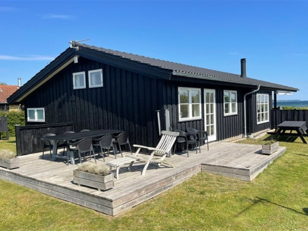 "Withger" - 20m from the sea | Boeken bij Flickmyhouse