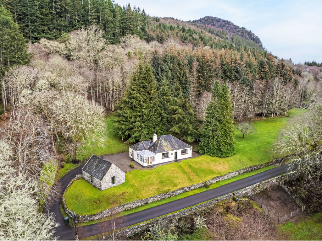 Farmburn Bothy | Boeken bij Flickmyhouse