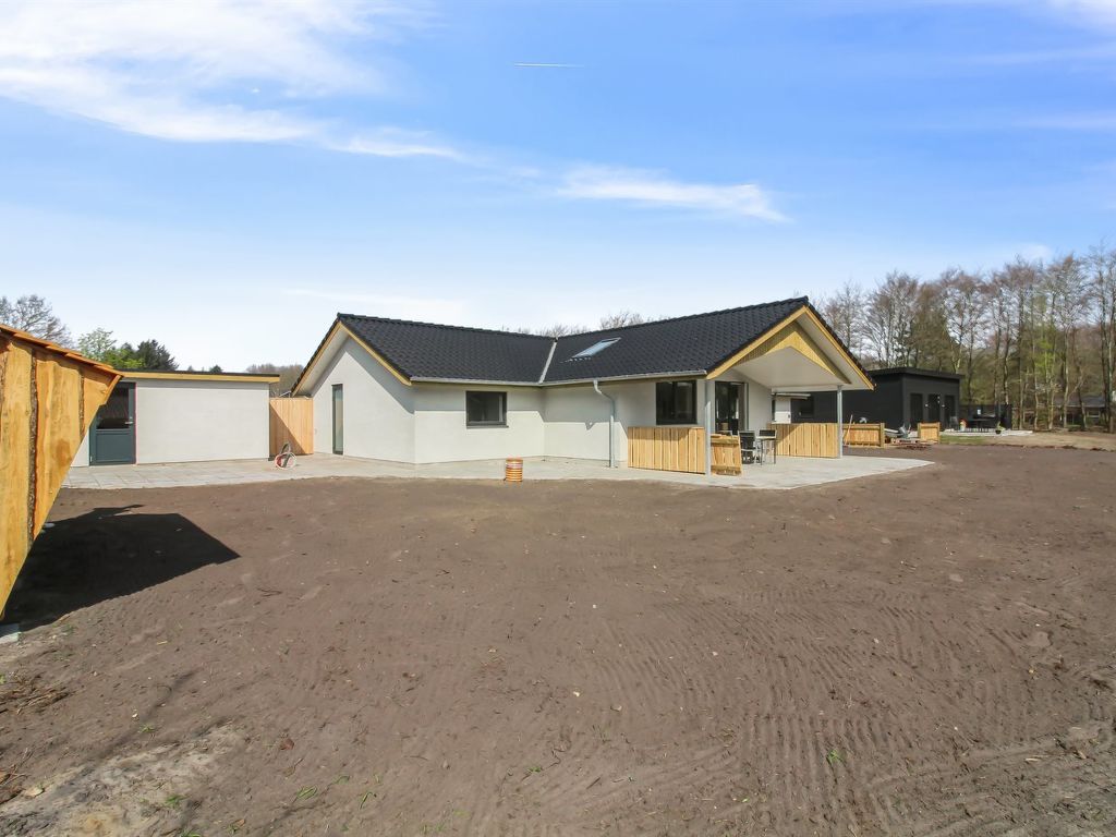 "Alvira" - 30km from the sea | Boeken bij Flickmyhouse