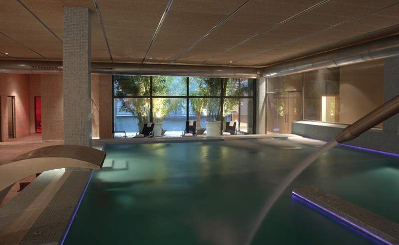 LiggingHet hotel beschikt over ruim honderd kamers