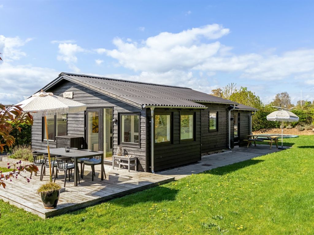 "Arnkil" - 250m from the sea | Boeken bij Flickmyhouse