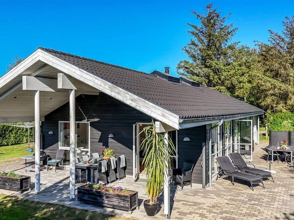 "Shania" - 300m from the sea | Boeken bij Flickmyhouse