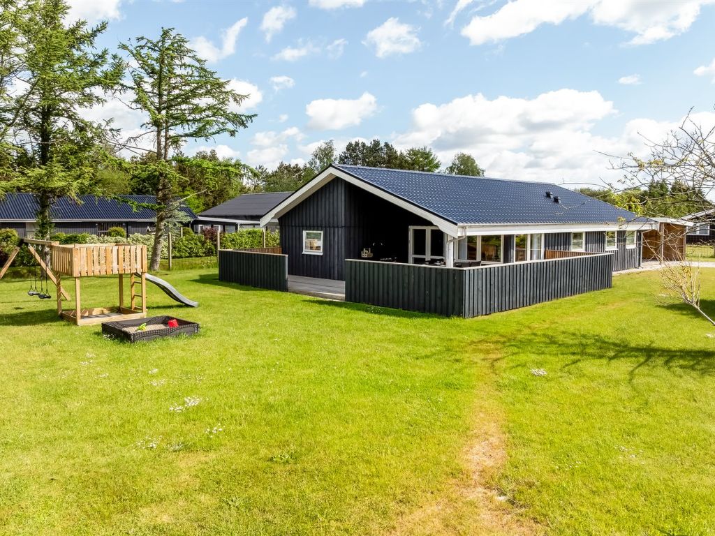 "Ebertine" - 740m to the inlet | Boeken bij Flickmyhouse