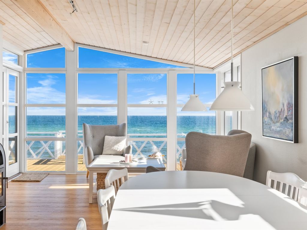 "Answald" - 10m from the sea | Boeken bij Flickmyhouse