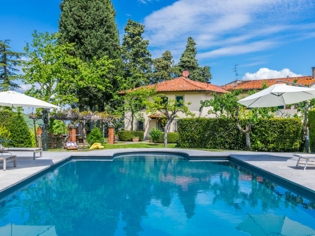 Villa Castagnoli | Boeken bij Flickmyhouse