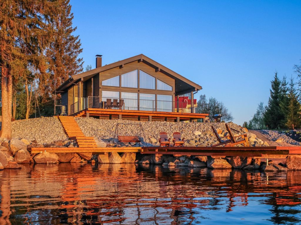 Lakeside villa | Boeken bij Flickmyhouse