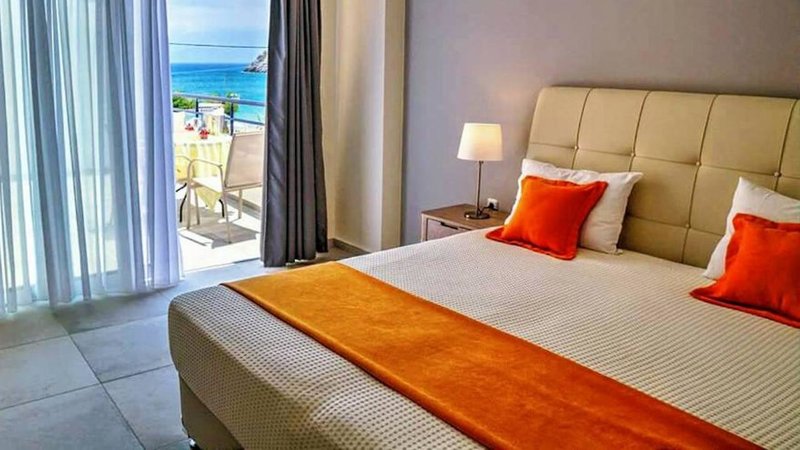 LiggingDit hotel is gelegen aan het rustige zandstrand Ammoudara dat is onderscheiden met het kwaliteitskeurmerk de Blauwe Vlag. Het ligt ook slechts 3 kilometer van Agios Nikolaos