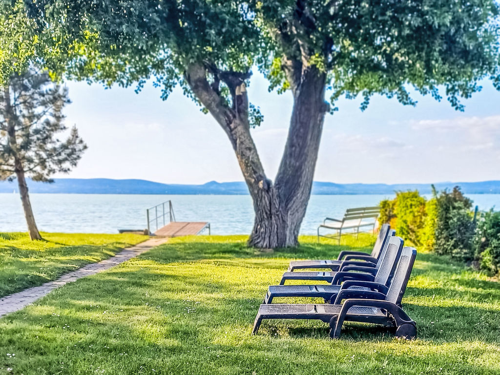 Lake House Sundown | Boeken bij Flickmyhouse
