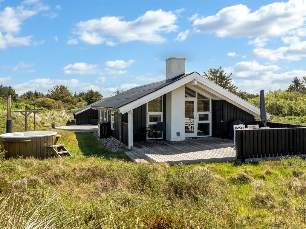 "Tale" - 750m from the sea | Boeken bij Flickmyhouse