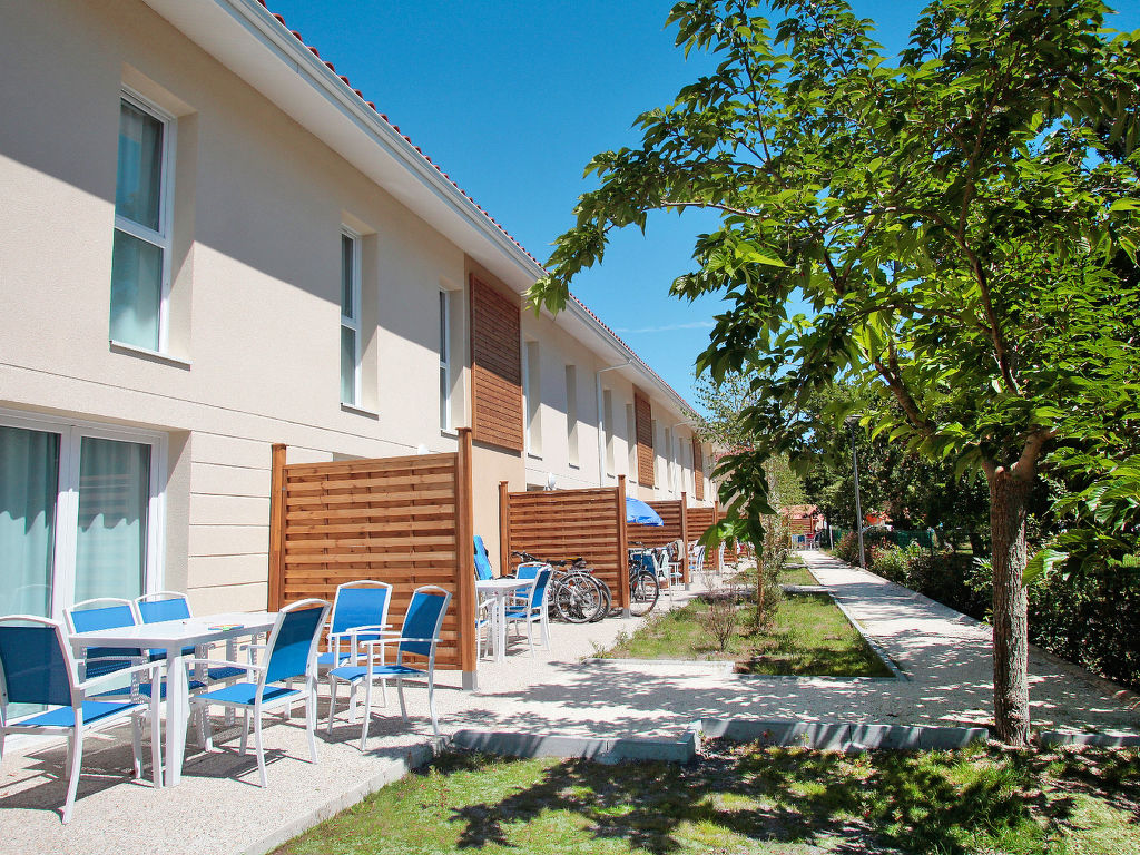 Le Petit Pont | Boeken bij Flickmyhouse