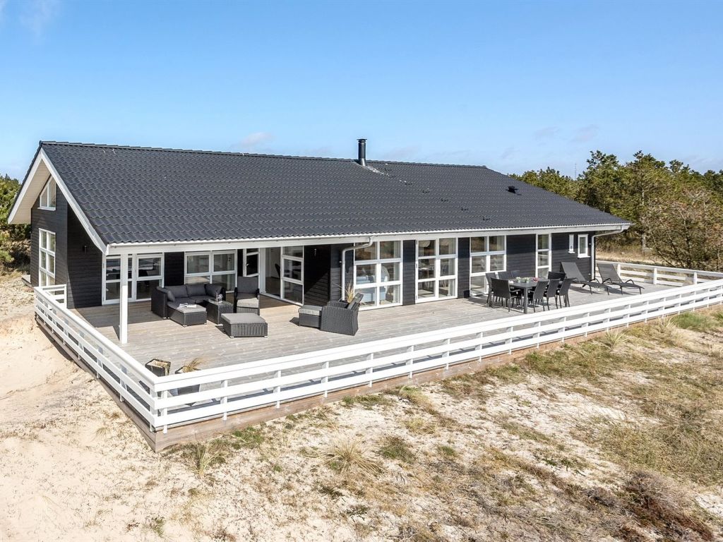 "Karen" - 900m from the sea | Boeken bij Flickmyhouse