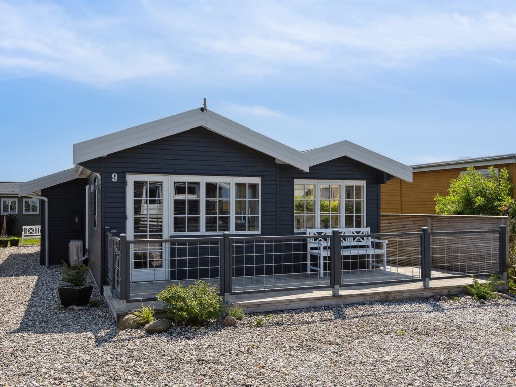 "Sazur" - 75m from the sea | Boeken bij Flickmyhouse