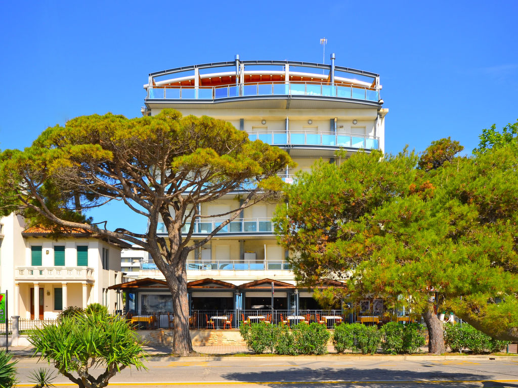 Sunbeach | Boeken bij Flickmyhouse