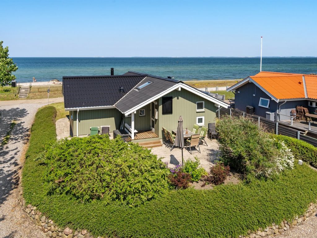 "Diertje" - 10m from the sea | Boeken bij Flickmyhouse