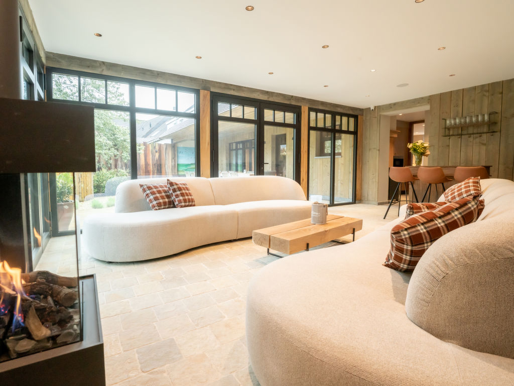 Huyze Ter Bercken with swimming pond | Boeken bij Flickmyhouse