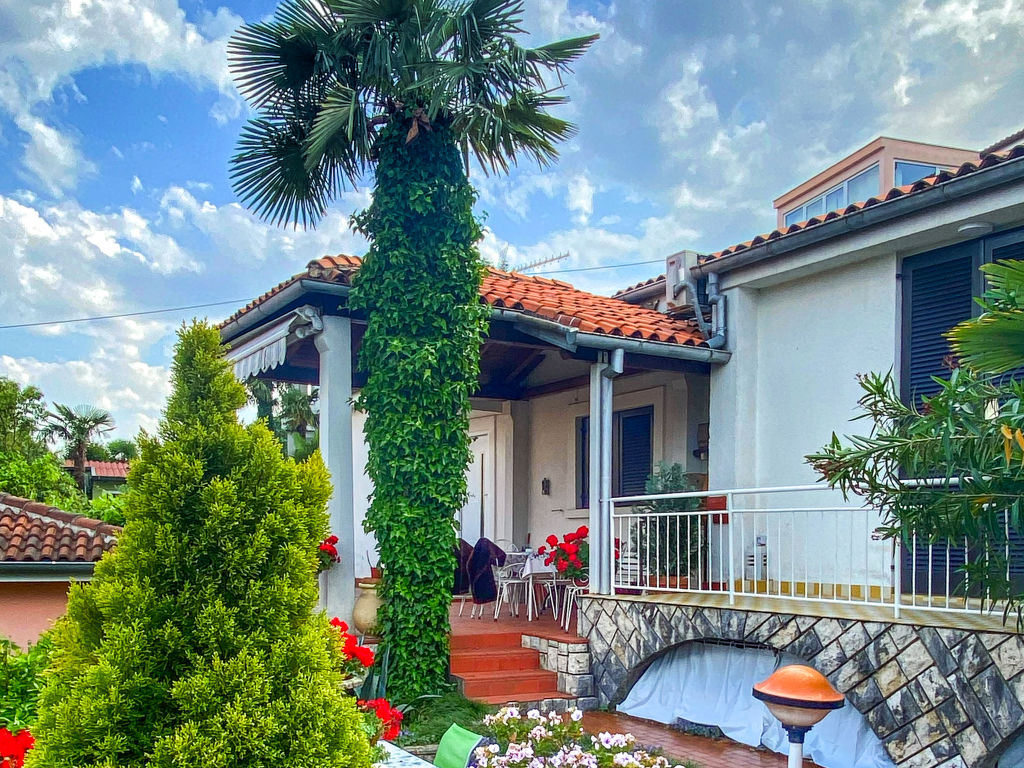 Villa Nika | Boeken bij Flickmyhouse