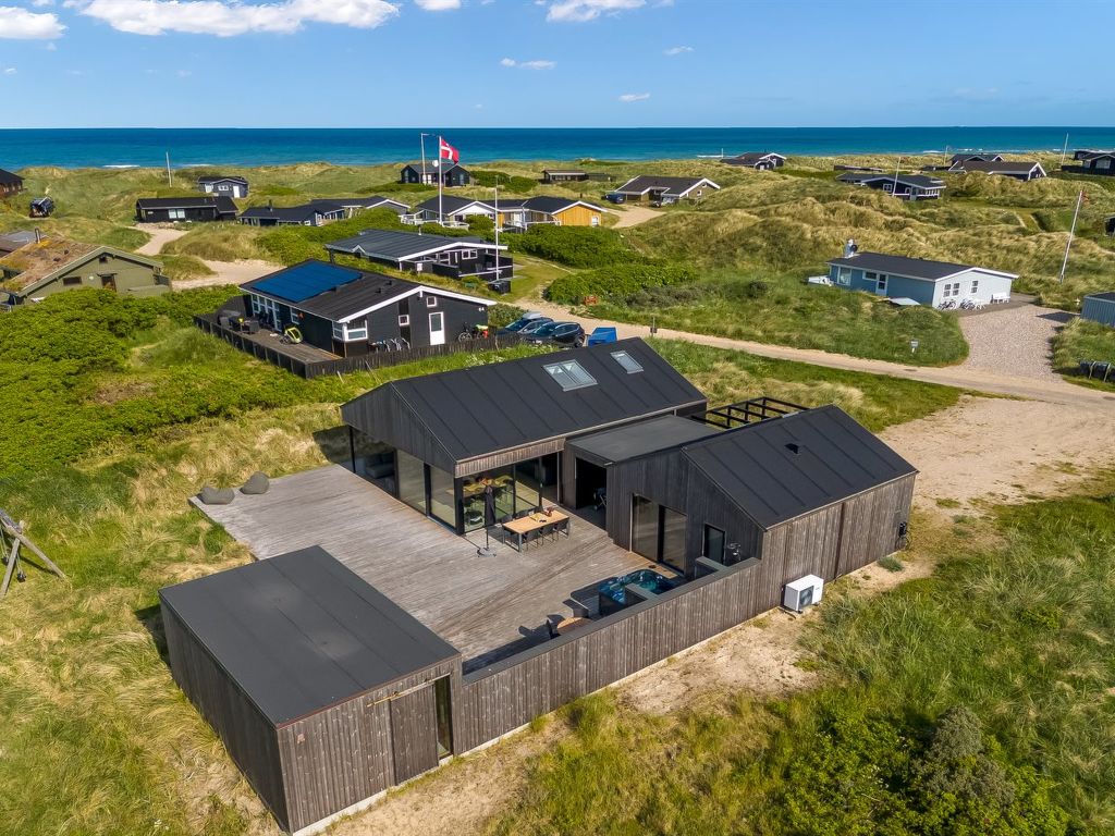 "Jouni" - 200m from the sea | Boeken bij Flickmyhouse