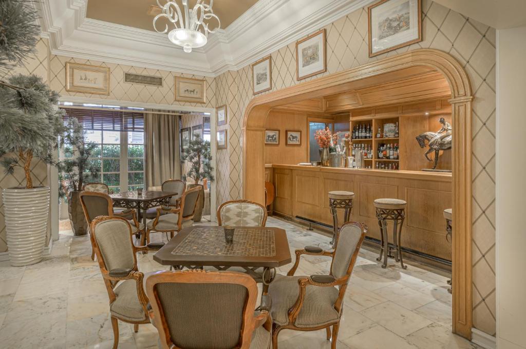 LiggingHotel Lisboa Plaza ligt in een rustige zijstraat van de bekende winkelboulevard Avenida da Liberdade