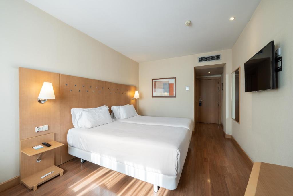 LiggingDit stadshotel bevindt zich dichtbij de beroemde winkelstraat “Westfield La Maquinista” en slechts ongeveer 4 km van het stadscentrum. Exquise restaurants