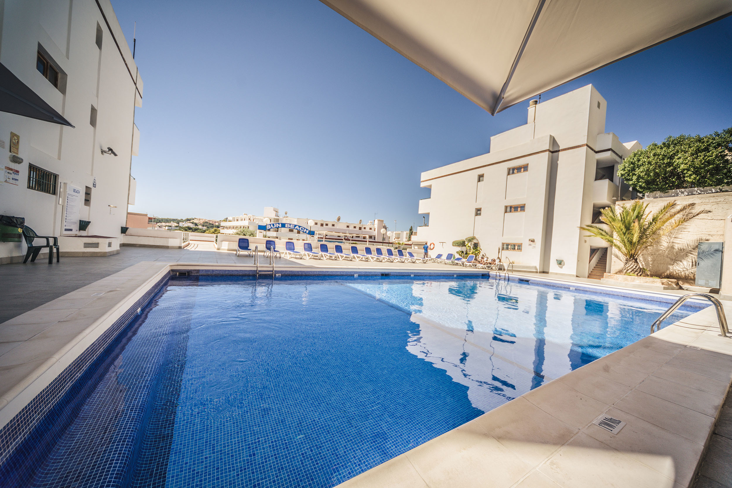 LiggingSun Beach Apartments ligt in Santa Ponsa aan de zuidwestkust van Mallorca