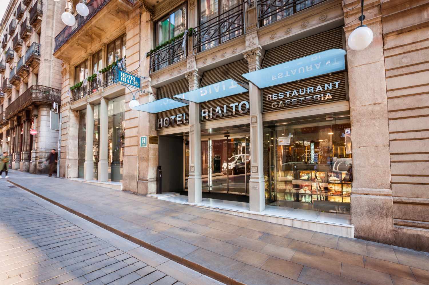 LiggingDit geliefde en historische stadhotel ligt centraal in het mooie centrum van de oude binnenstad van Barcelona. Winkels