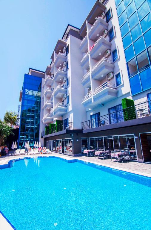 Adult Only ( 16+ )LiggingRamira City Hotel ligt in het centrum van Alanya