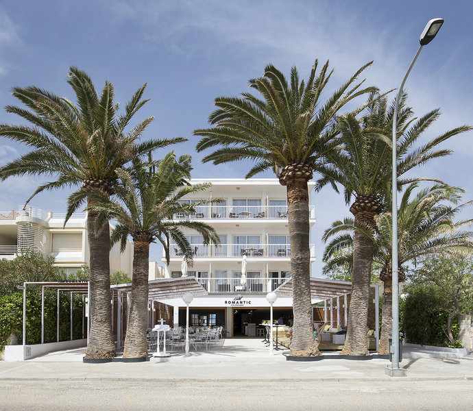 Adults OnlyLiggingCabot Romantic is een volwassenenhotel gelegen in Puerto de Pollença
