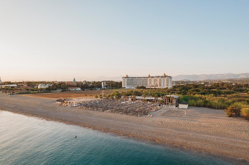 LiggingDit resort ligt direct aan het strand