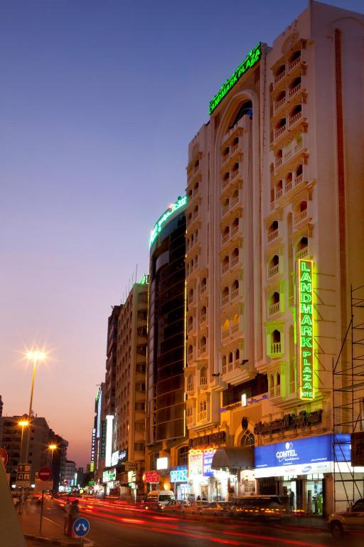LiggingLandmark Plaza Baniyas ligt in het hart van Deira