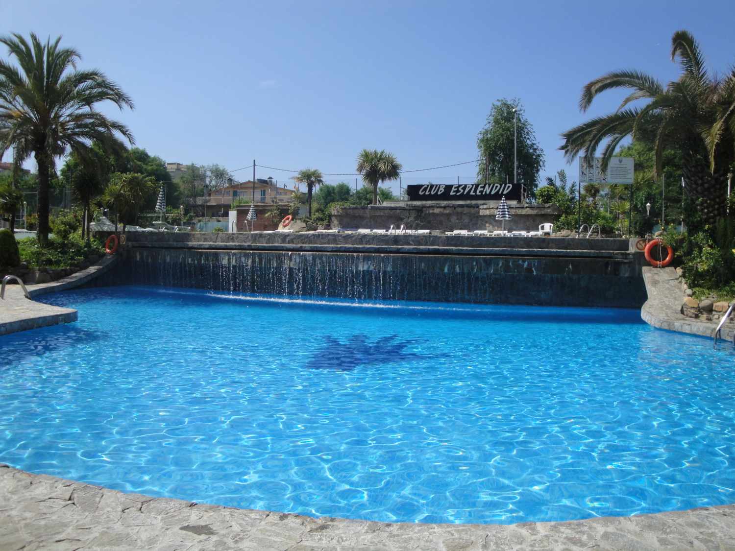 LiggingDit hotel ligt in het centrum van Blanes. Restaurants