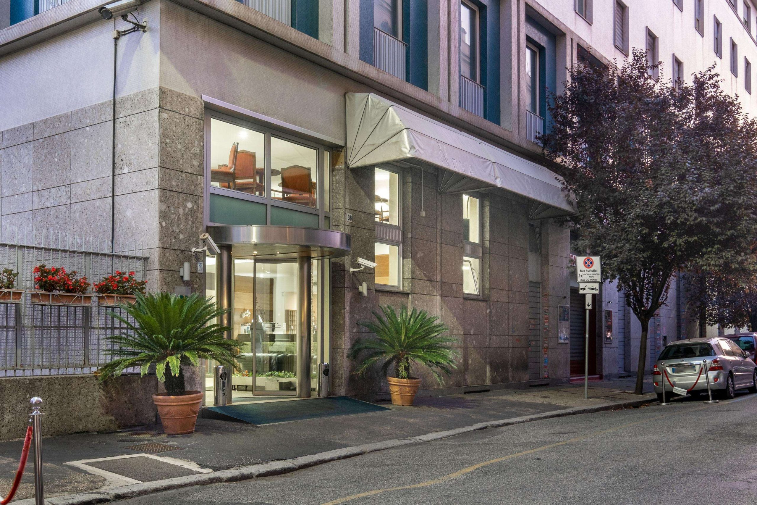 LiggingDit elegante hotel ligt in een rustige woonwijk