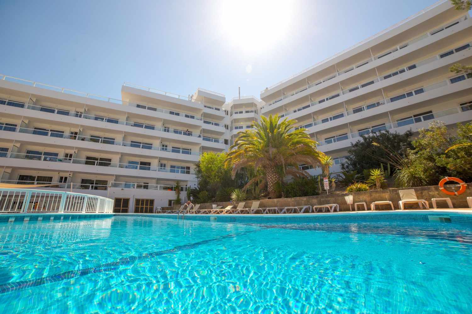 LiggingApartamentos Mallorca Portofino ligt in de charmante badplaats Santa Ponsa
