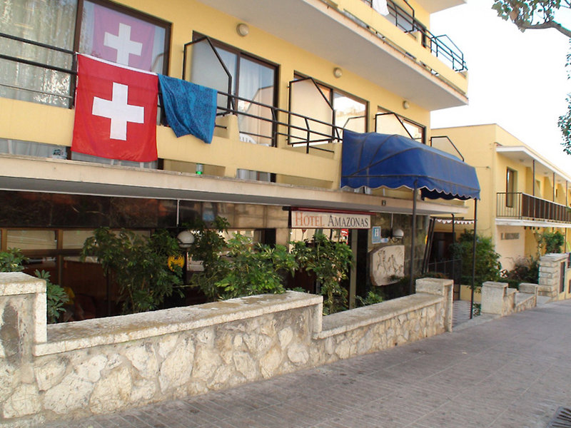 LiggingHet hotel ligt midden in het toeristische centrum