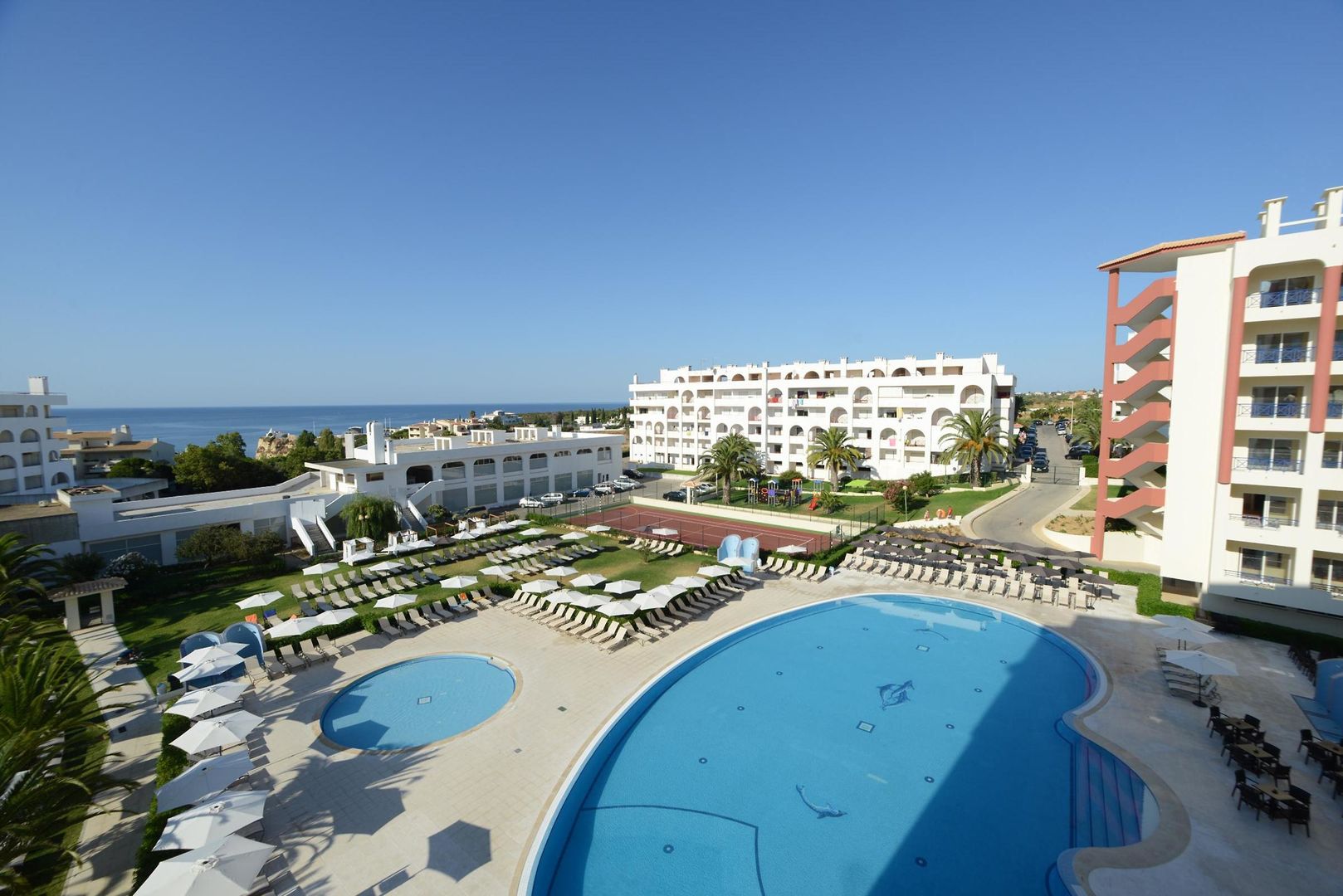 LiggingDit vakantiedorp ligt in een ideale omgeving voor ouders met kinderen en bevindt zich direct in het centrum van Porches. HotelfaciliteitenAan de receptie in de ontvangstruimte staat het vriendelijke personeel de gasten met raad en daad bij. Een bagagedepot