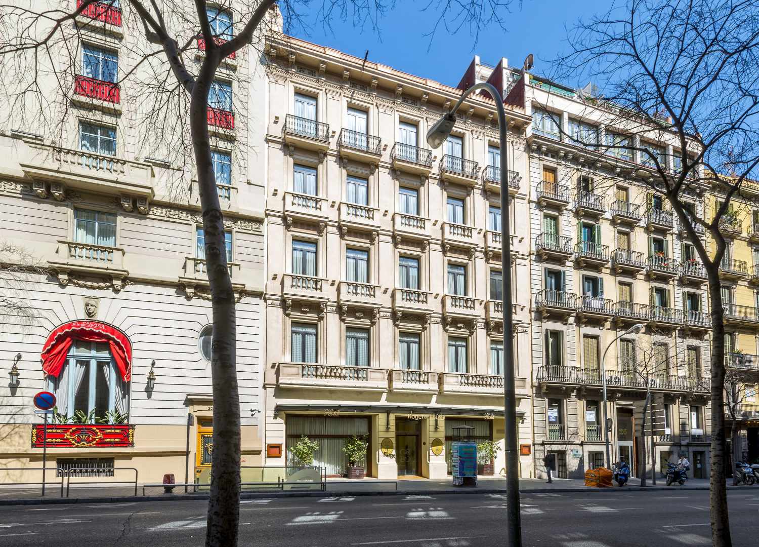 LiggingDit moderne hotel is optimaal gelegen