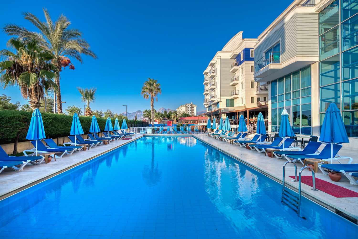 LiggingSealife Family Resort ligt op loopafstand van het strand en slechts 10 km van de oude binnenstad van Antalya