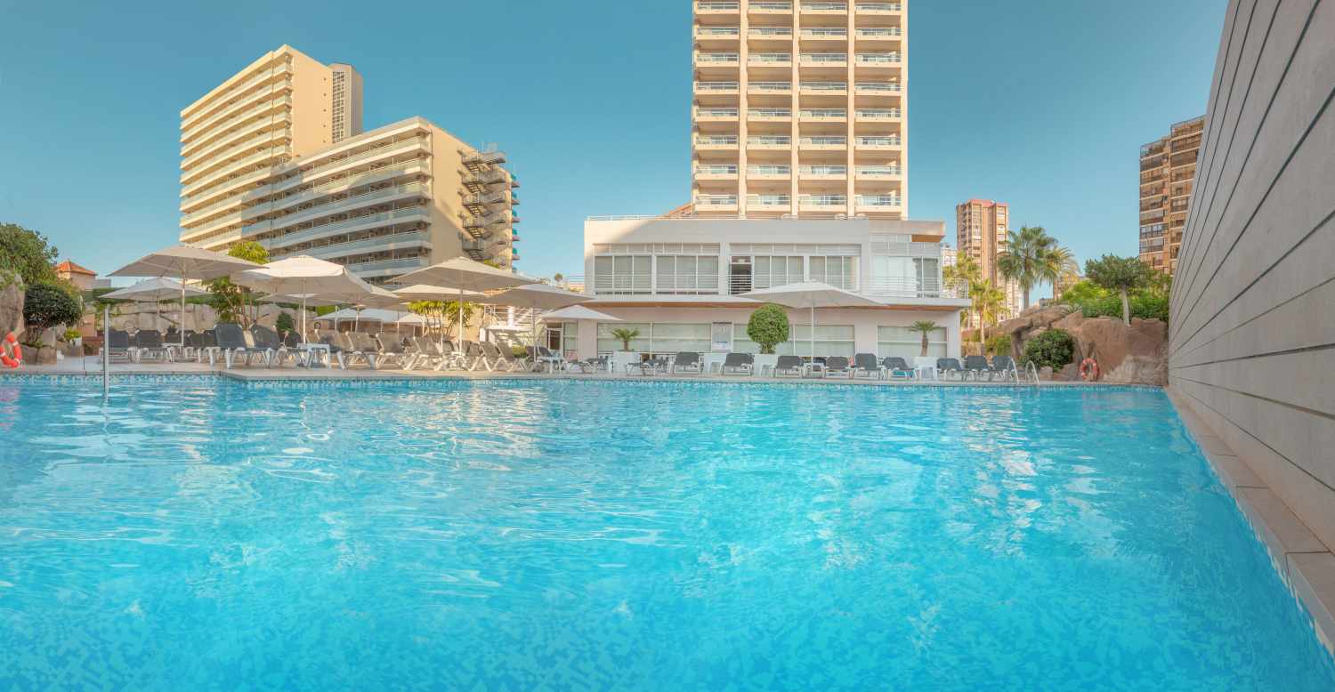 LiggingHet hotel ligt op enkele meters van het toeristische centrum van Benidorm