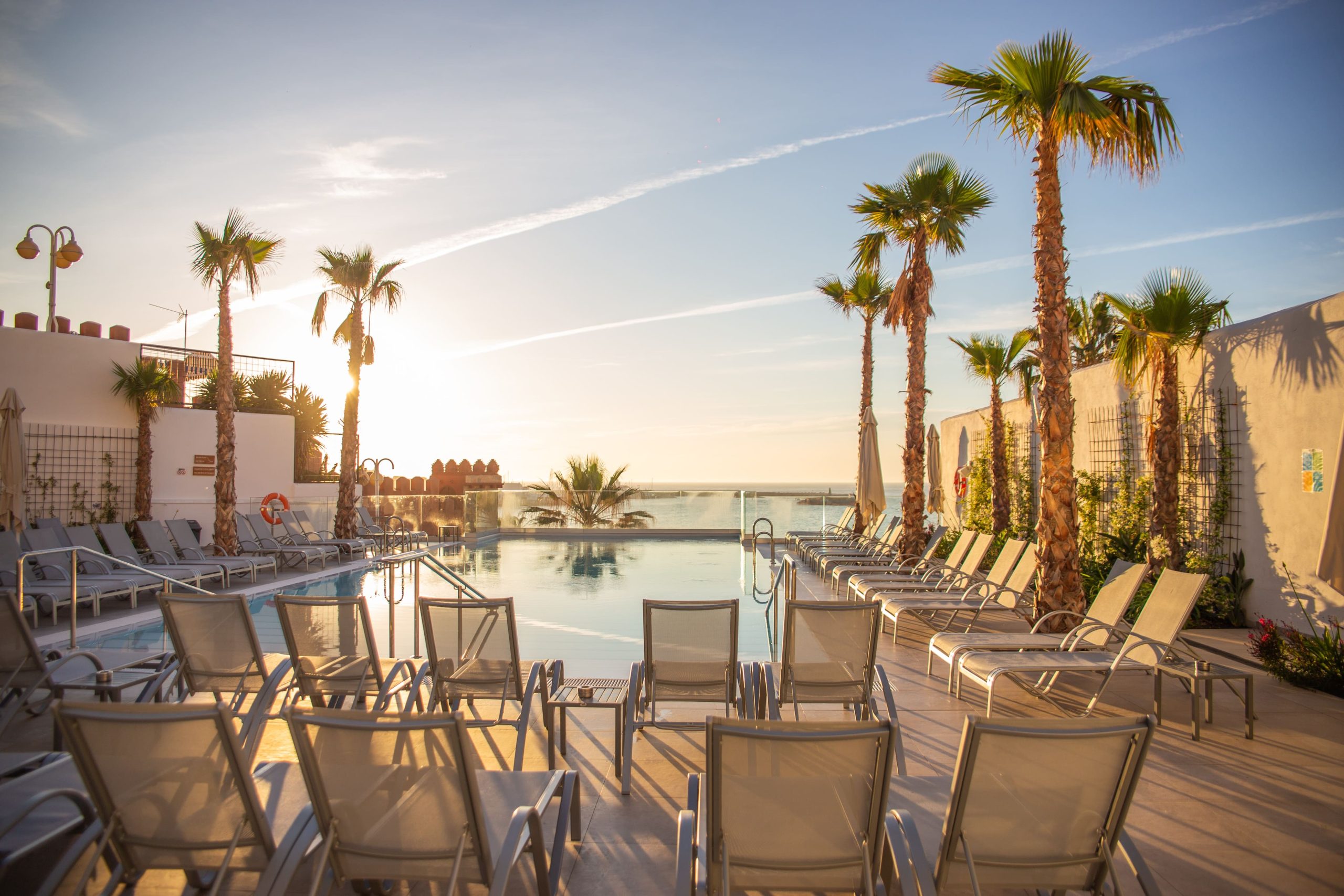 LiggingHotel Benalmádena Beach ligt direct aan het brede zandstrand van Benalmádena