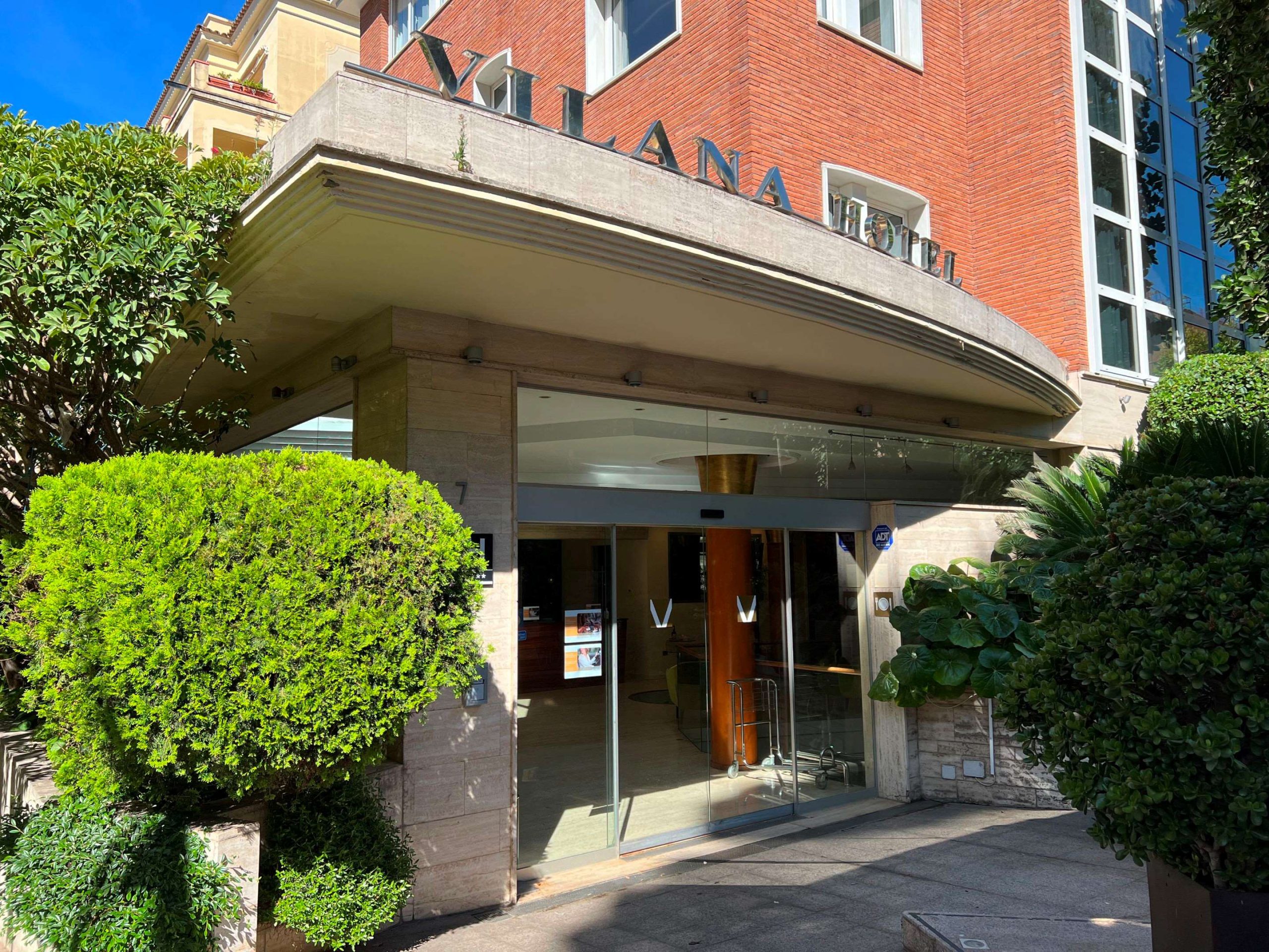 LiggingDit hotel ligt midden in het centrum van Barcelona. HotelfaciliteitenHet vriendelijke personeel aan de receptie is graag bij alle vragen behulpzaam. Het verblijf is ingericht met een garderobe