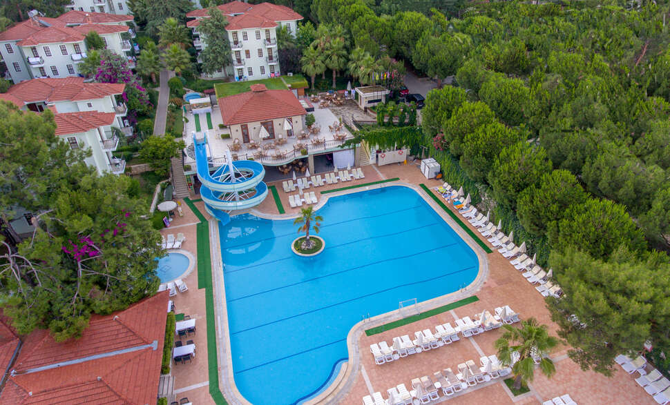 LiggingDit hotel ligt op ongeveer 4 km van het strand