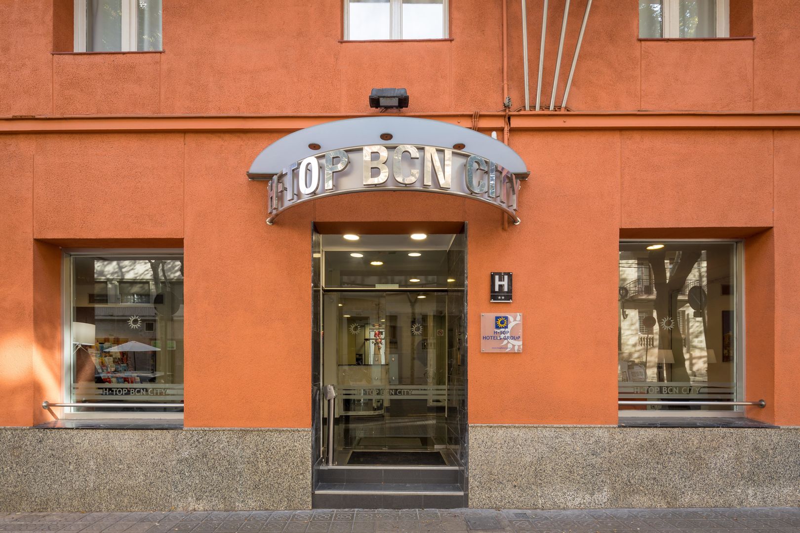 Htop BCN City Inleiding Welkom bij ons informatieve artikel over het beste verblijf in Barcelona! Als u van plan bent om deze prachtige stad te bezoeken