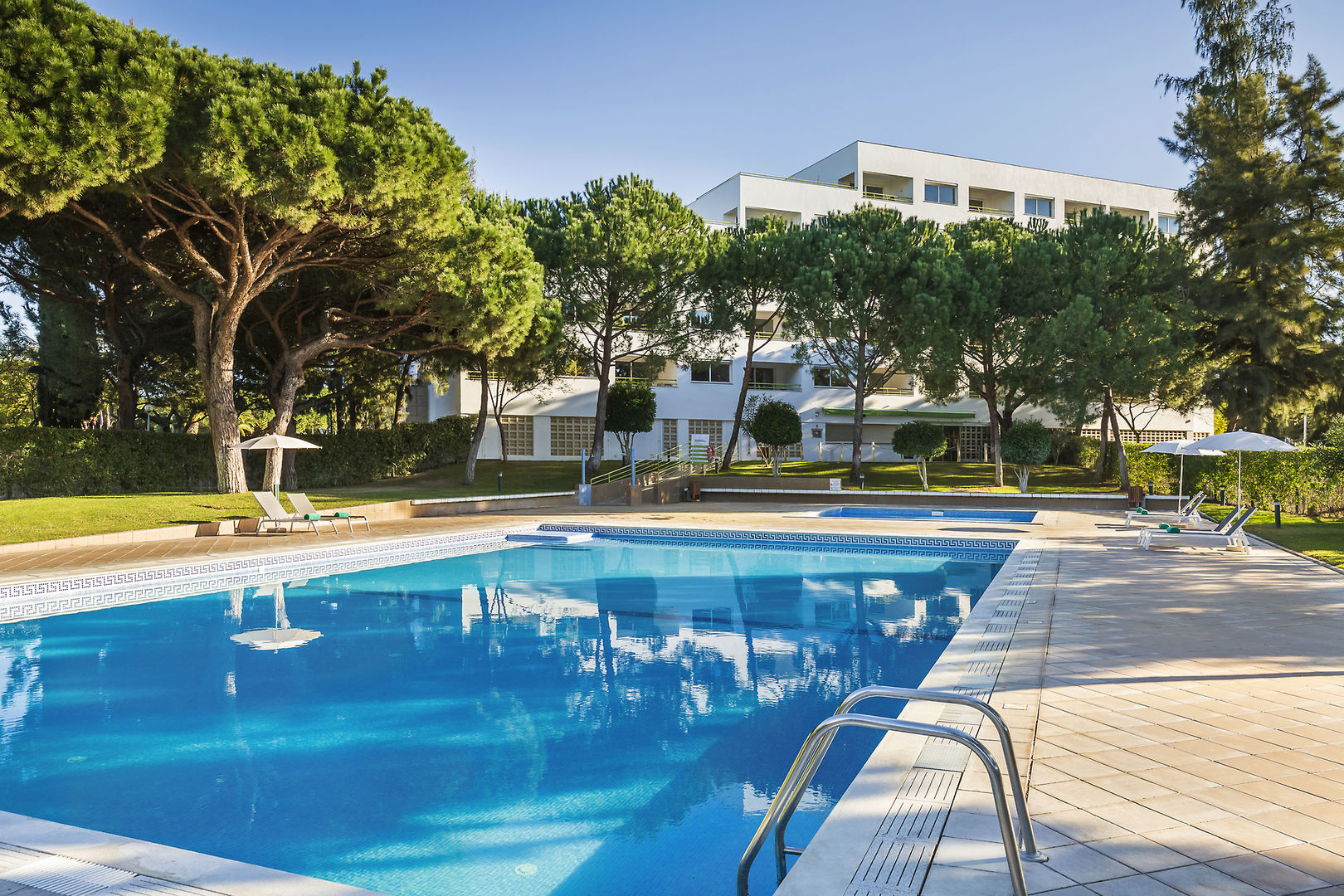 LiggingGelegen in een rustige buurt omringd door pijnboombossen