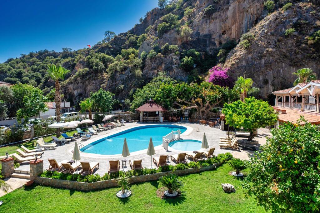 LiggingHet hotel bevindt zich in Ölüdeniz.HotelfaciliteitenHet hotel beschikt over diverse faciliteiten voor een comfortabel verblijf. Voor ontspanning en vermaak zijn er binnen- en buitenzwembaden