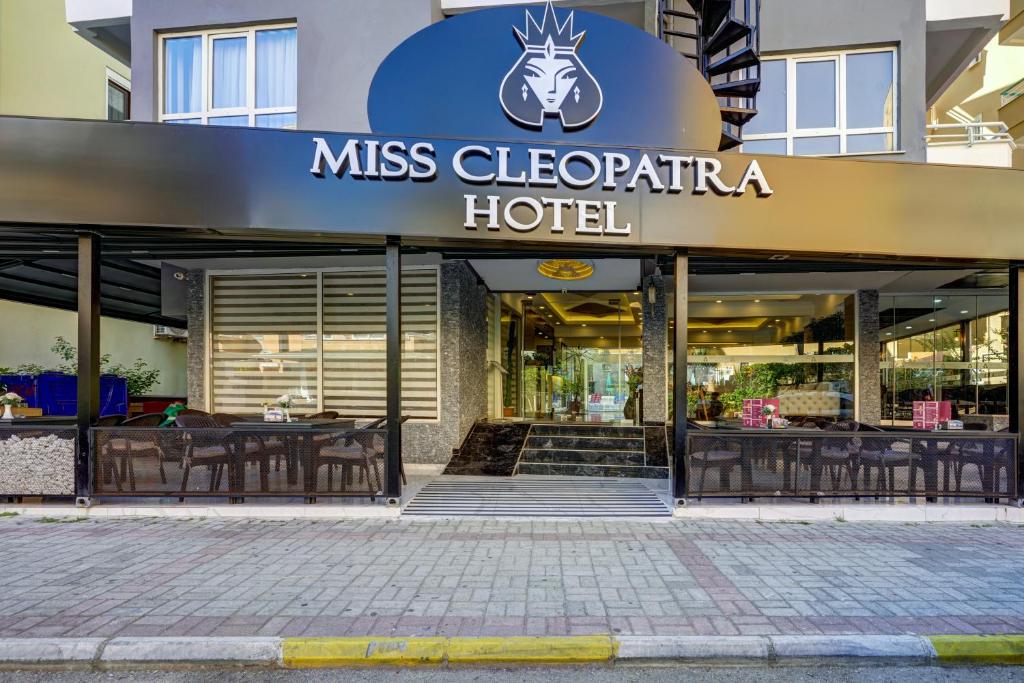 LiggingMiss Cleopatra Hotel ligt aan de Turkse Rivièra op circa 150 meter van het populaire Cleopatra-strand. Het centrum van Alanya bevindt zich op ongeveer 2 kilometer afstand en is bereikbaar via een wandeling langs winkels en restaurants. HotelfaciliteitenTot de faciliteiten behoren een lobby met 24-uurs receptie