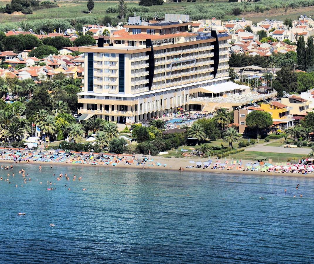 LiggingEphesia Hotel ligt direct aan de zee in het prachtige Kusadasi en biedt een privé zandstrand.Het centrum van Kusadasi