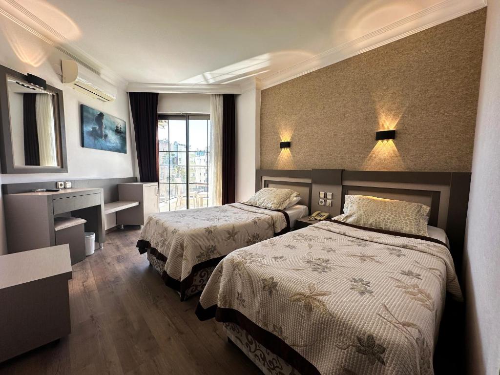 LiggingHotel Monte Carlo ligt op korte afstand van het strand. De populaire badplaats Alanya ligt op ongeveer 4 kilometer afstand. HotelfaciliteitenHet hotel heeft twee zwembaden