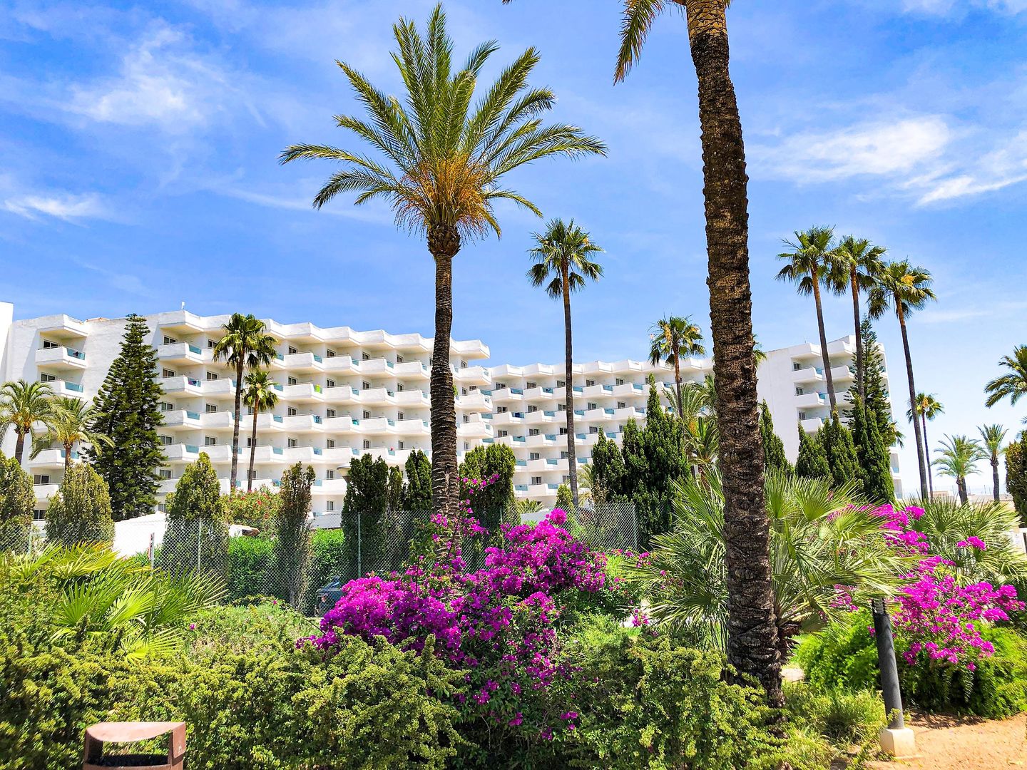 LiggingEIX Lagotel Holiday Resort bevindt zich in Playa de Muro op Mallorca