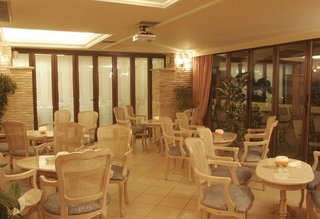 LiggingDit hotel bevindt zich direct aan het strand van de kleine plaats Sissi en ligt ideaal tussen de oude Venetiaanse vestingswallen